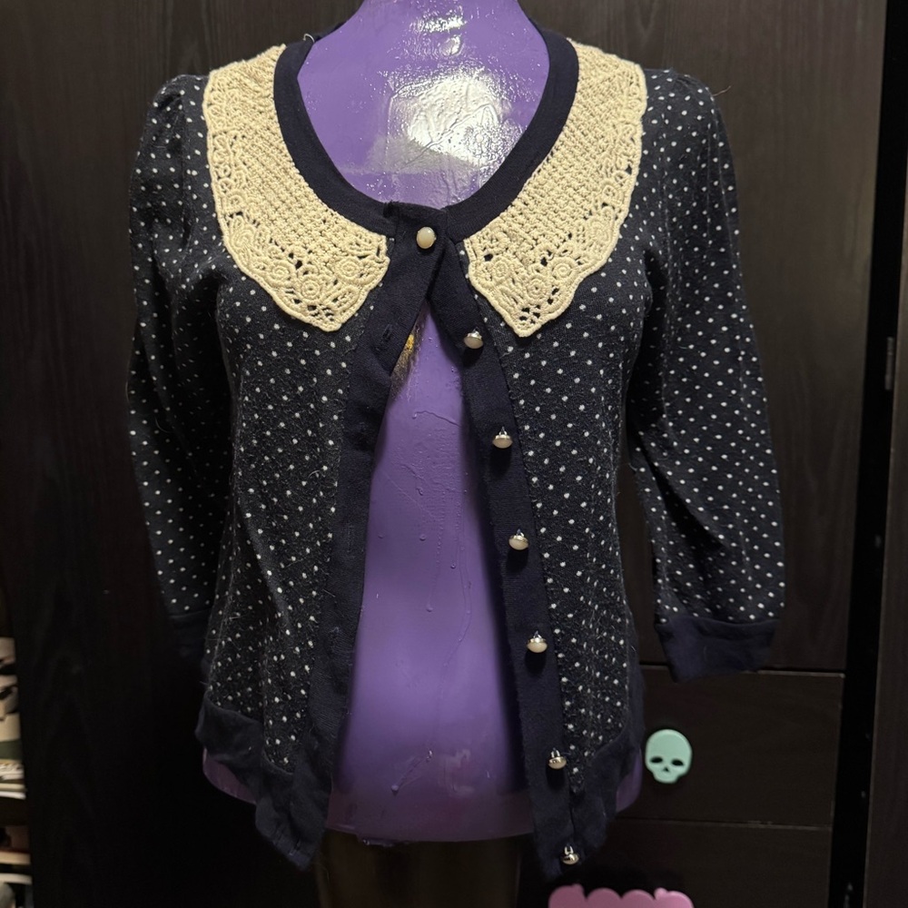 Elegant Navy Cardigan with Cream Lace Collar